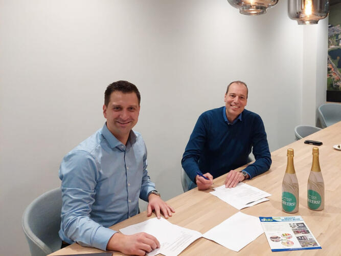 090123 Mooi Uni Pharma samenwerking foto